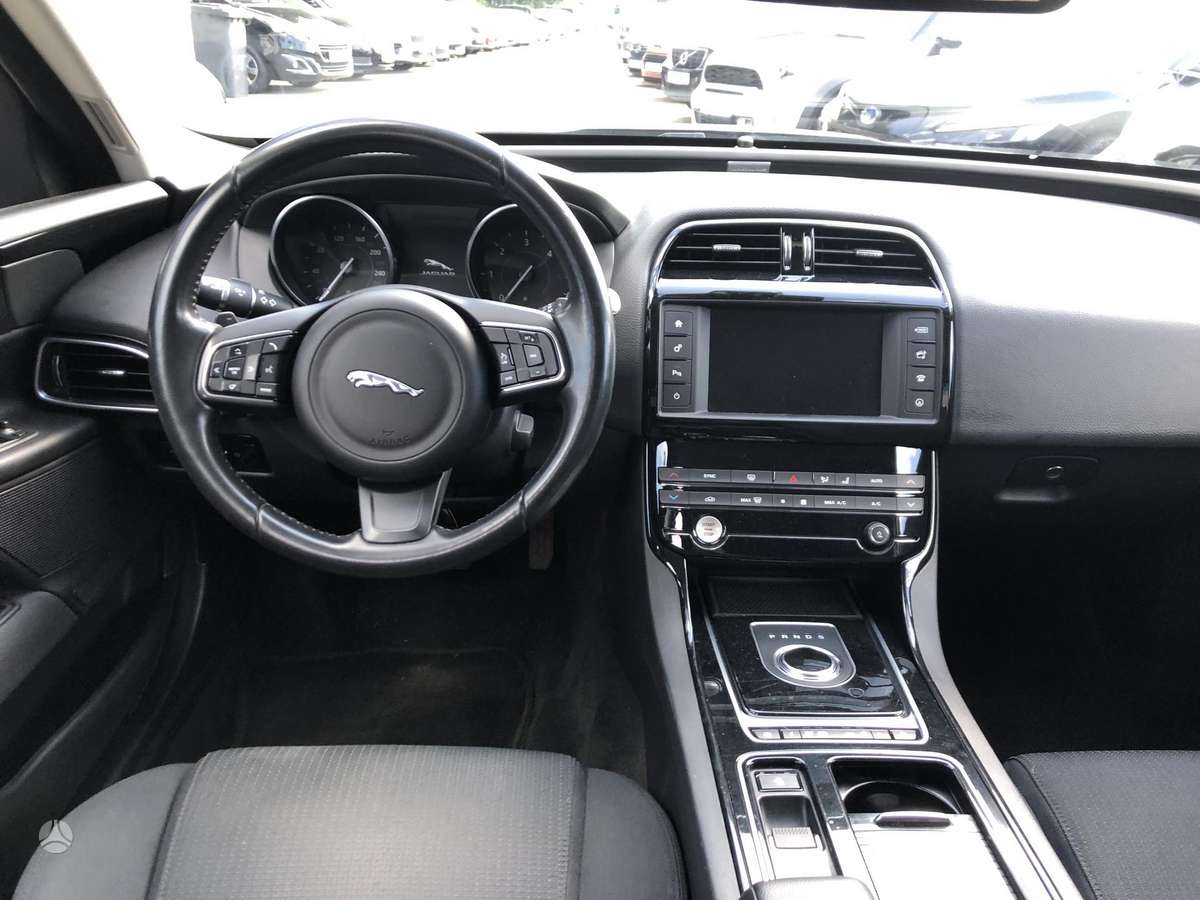 Jaguar XE, 2.0 l., Седан
