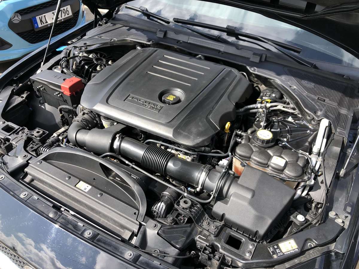Jaguar XE, 2.0 l., Седан