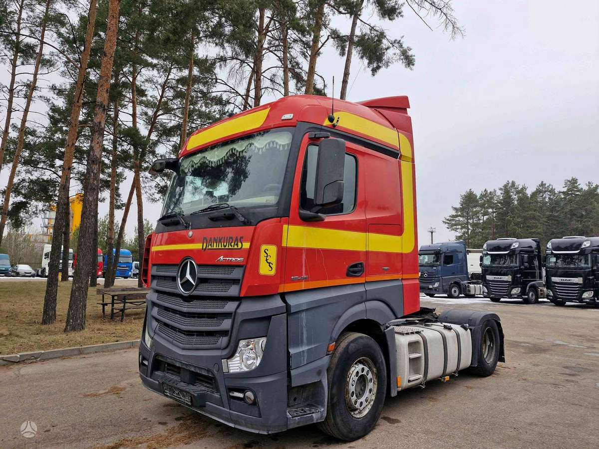 Mercedes-Benz 1845, double sleeper