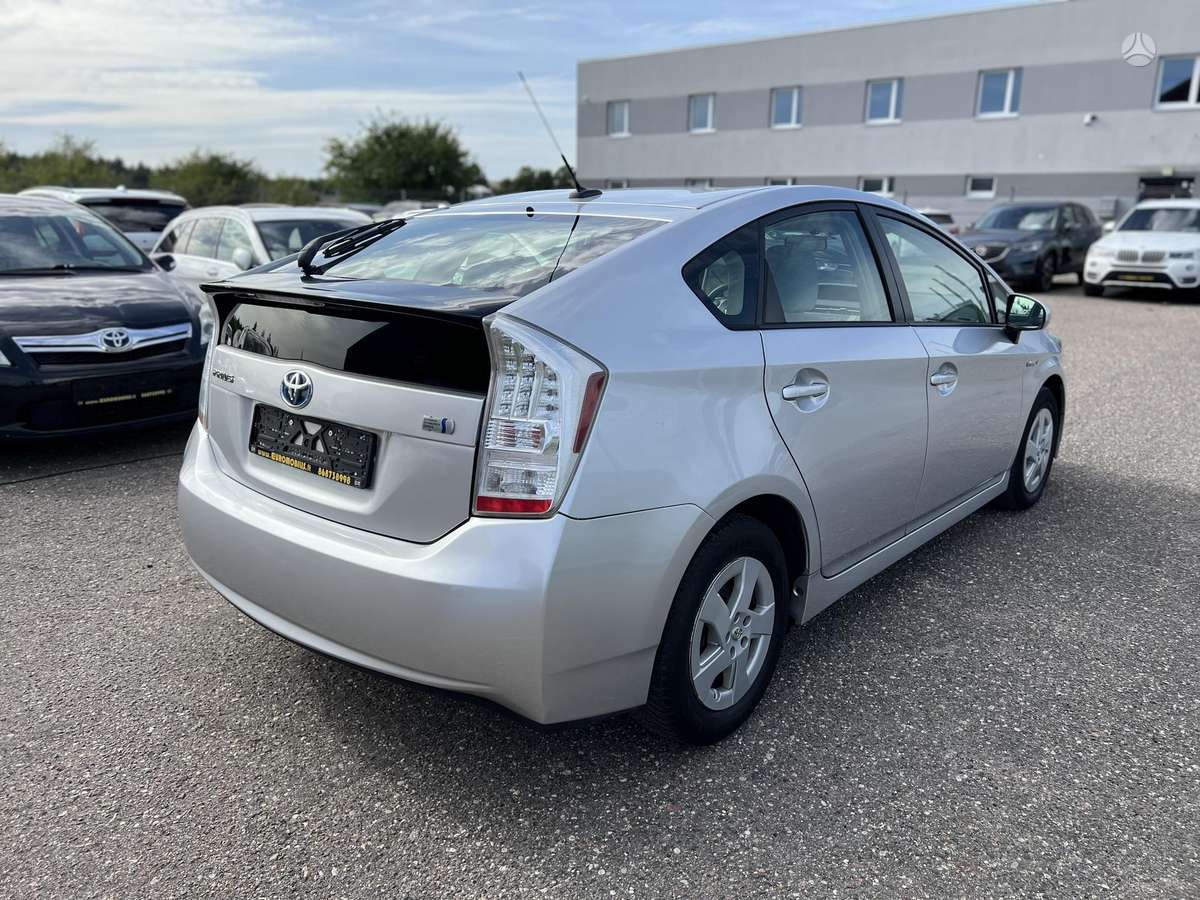 Toyota Prius - 4
