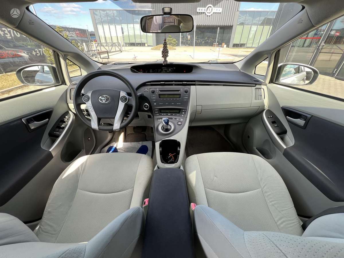 Toyota Prius - 10