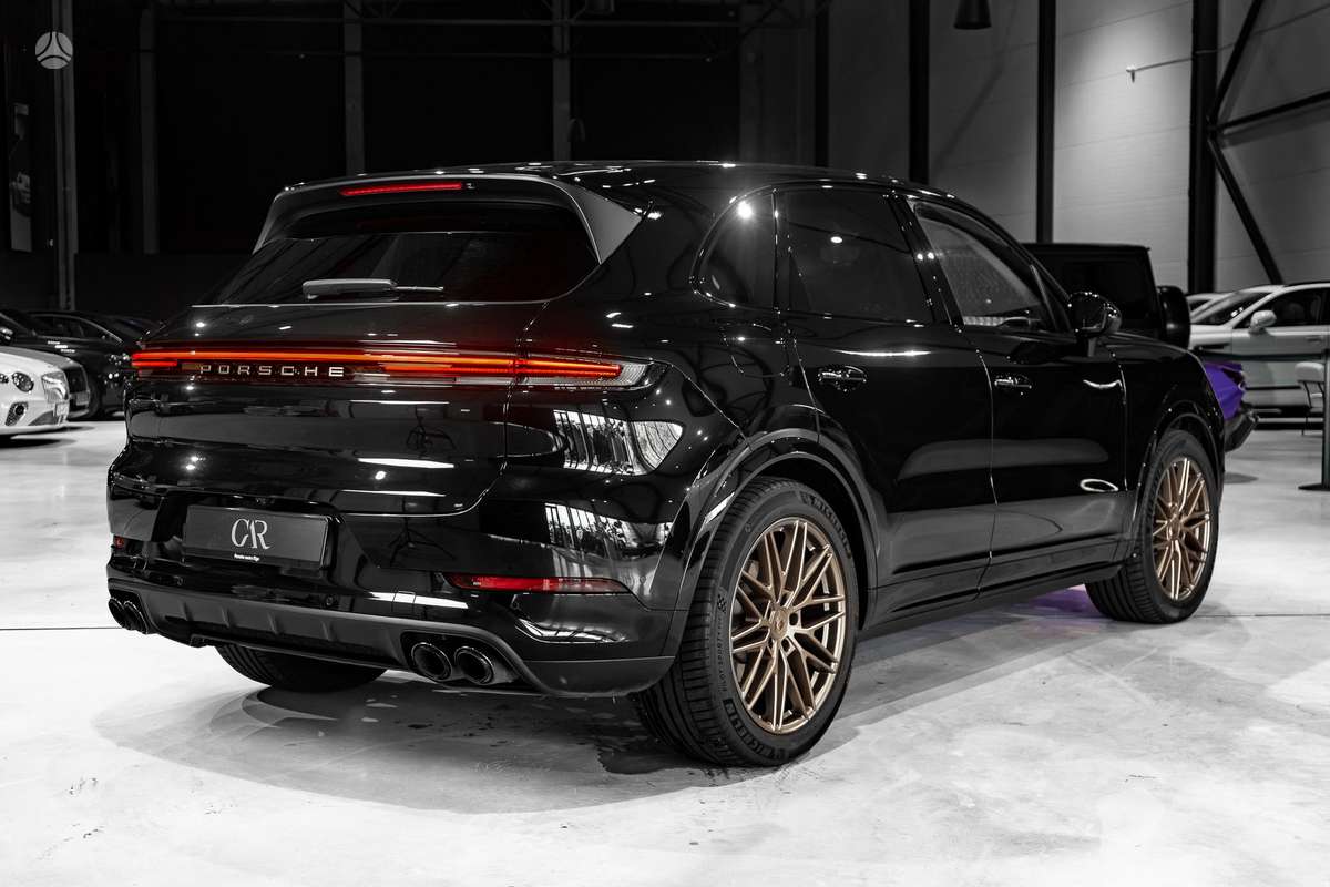 Porsche Cayenne - 4