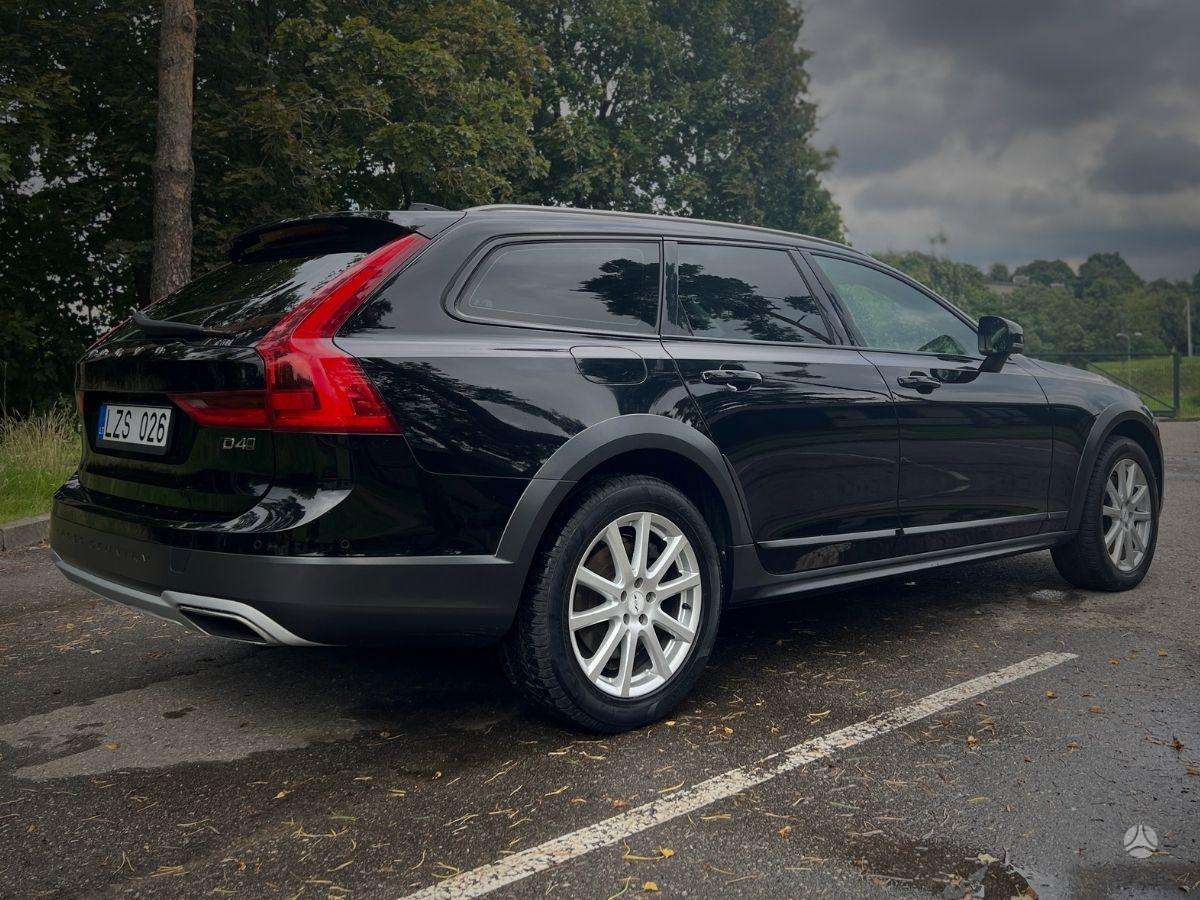Volvo V90 Cross Country - 3