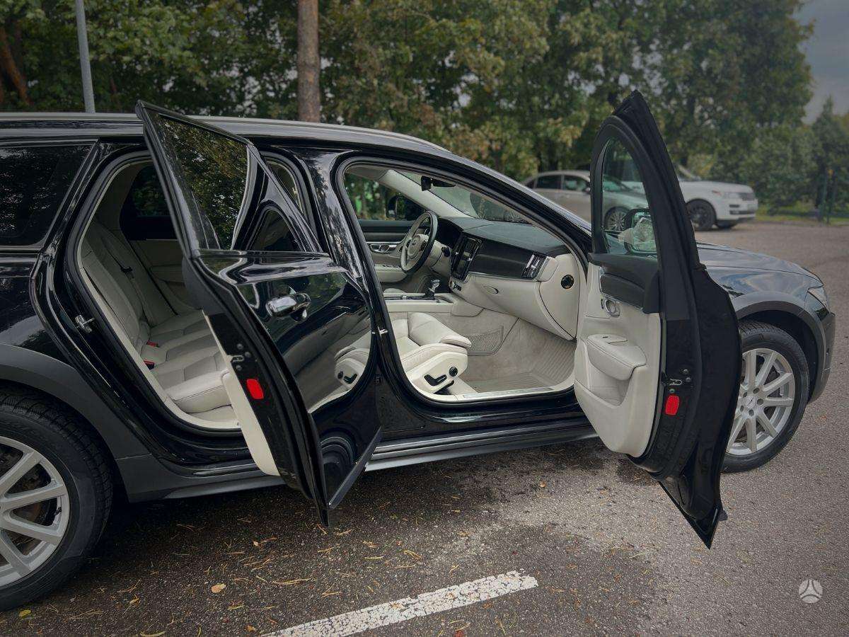 Volvo V90 Cross Country - 5