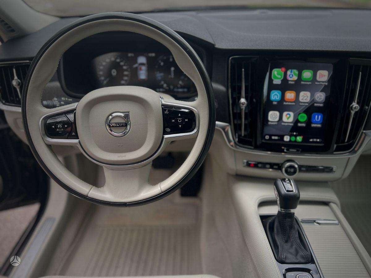 Volvo V90 Cross Country - 11