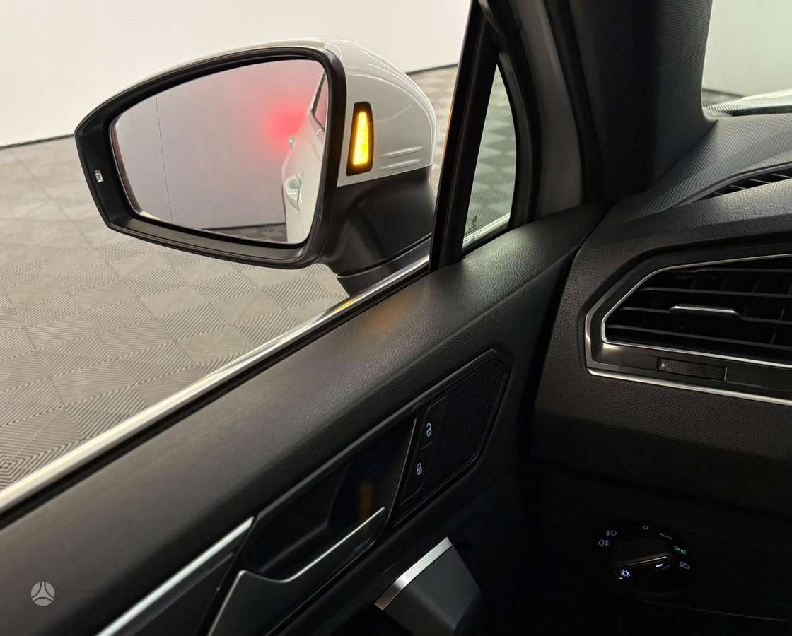 Volkswagen Tiguan - 5