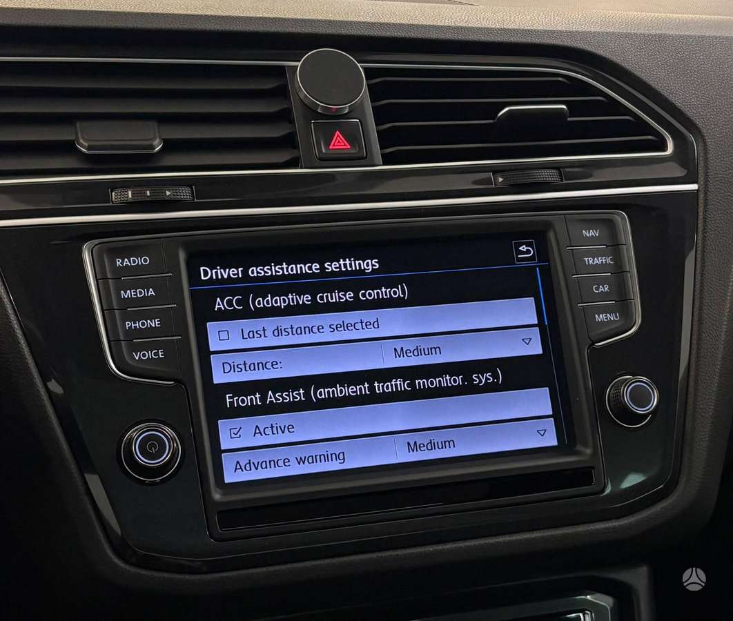 Volkswagen Tiguan - 10