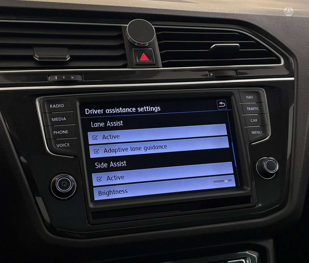 Volkswagen Tiguan - 11