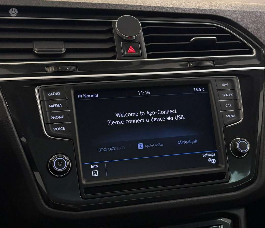 Volkswagen Tiguan - 12
