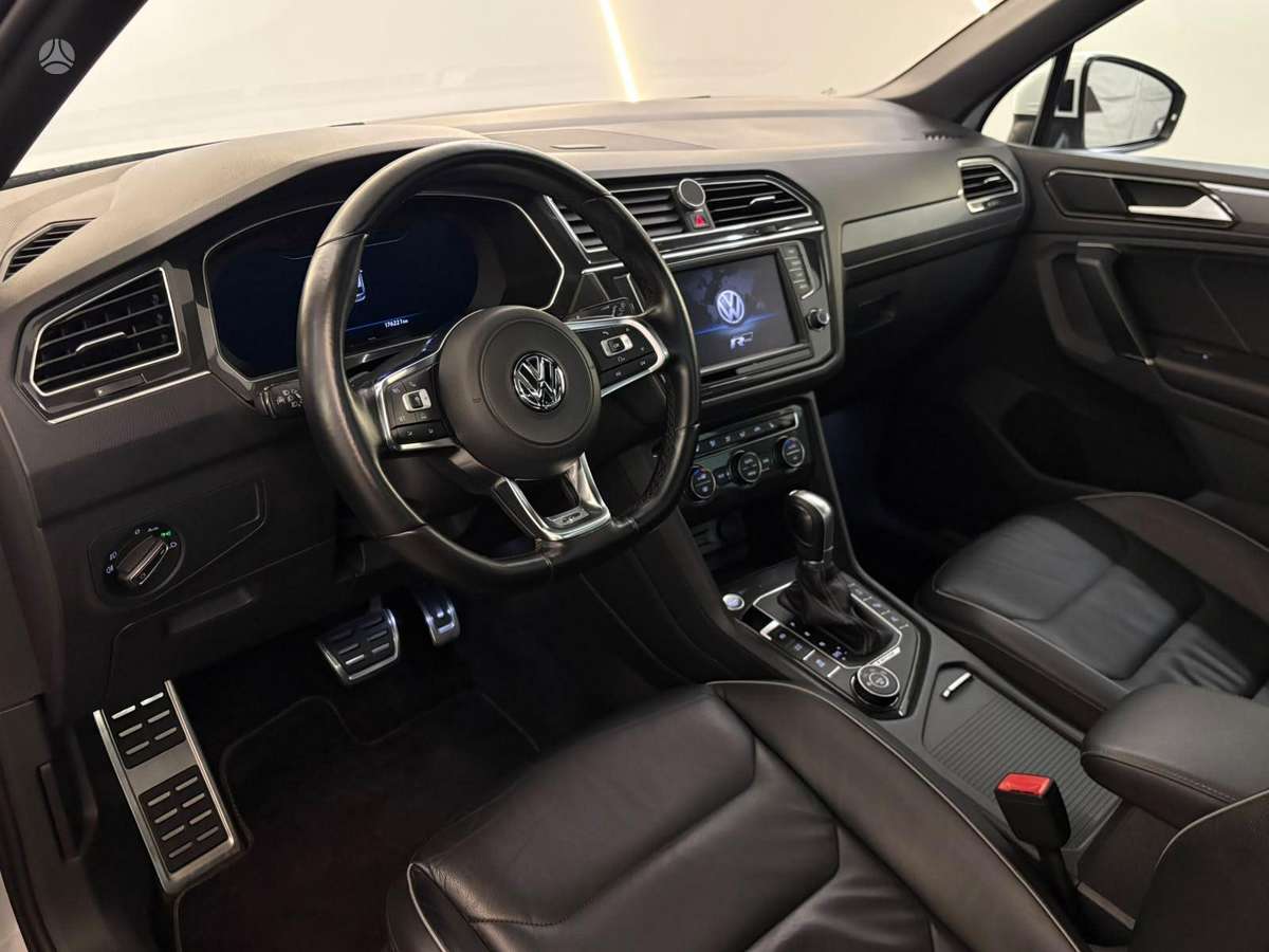 Volkswagen Tiguan - 2