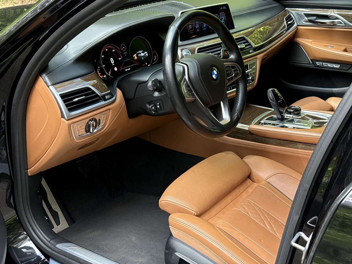 BMW 750 - 9