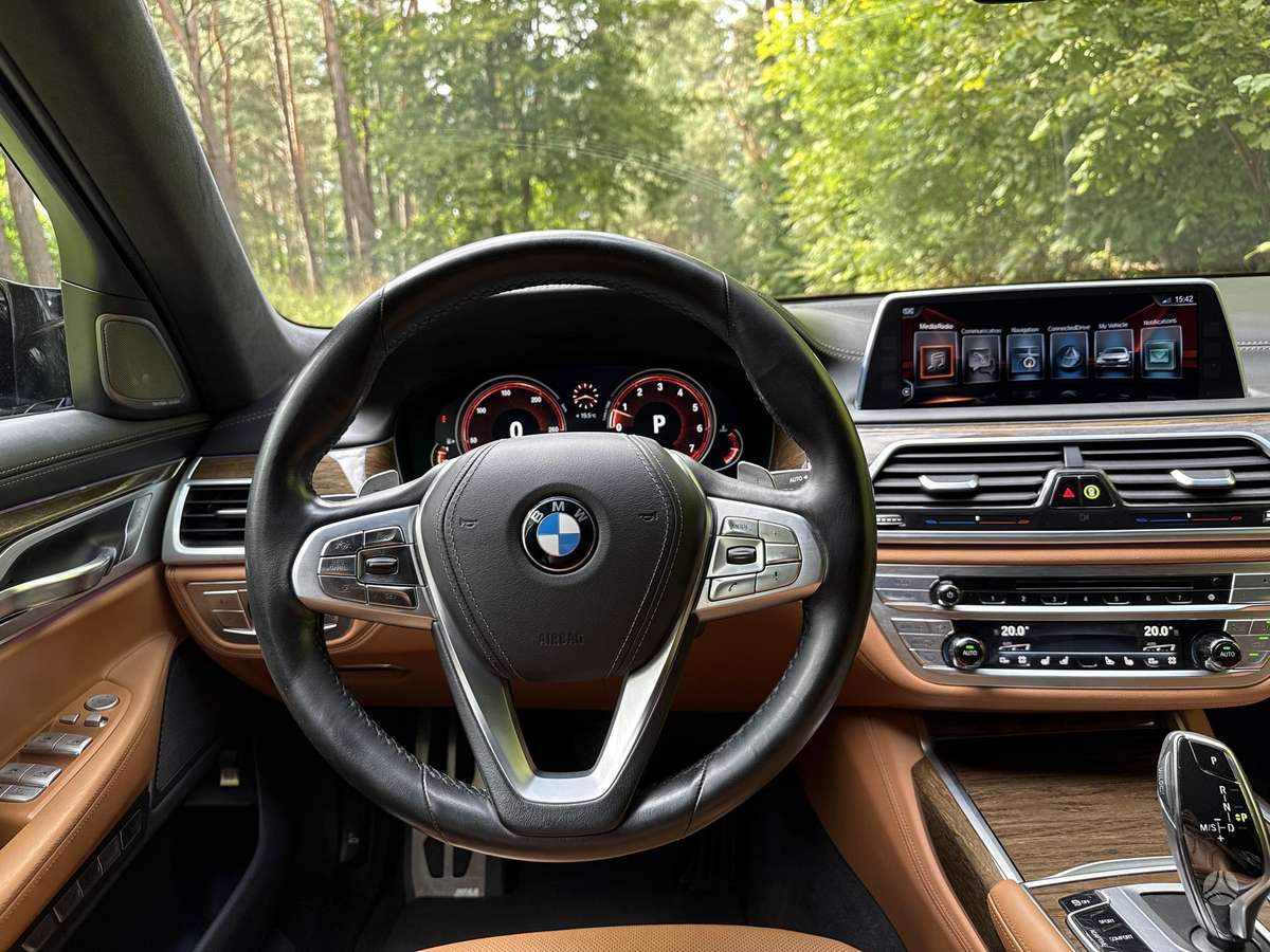 BMW 750 - 10