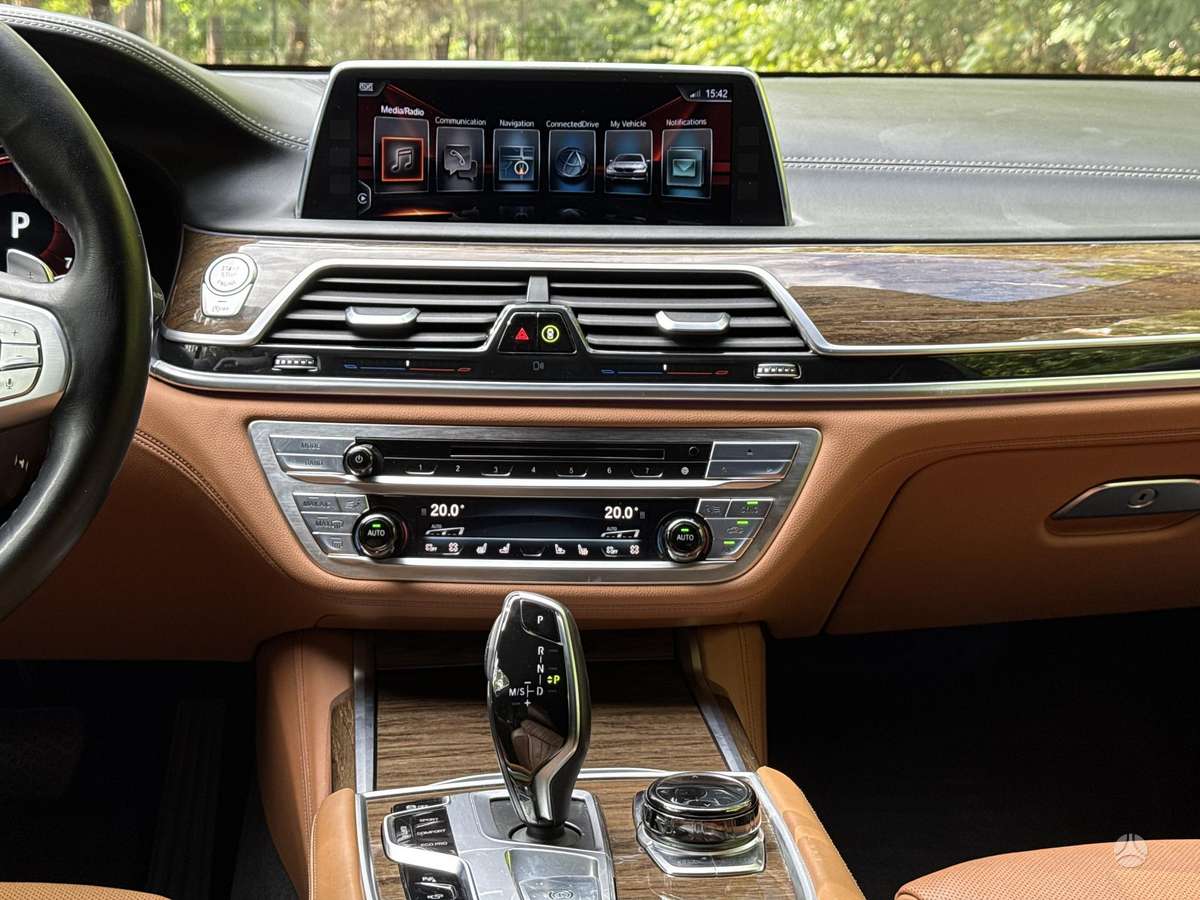 BMW 750 - 11