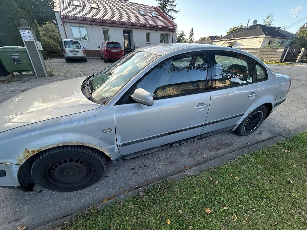 Volkswagen Passat, Седан