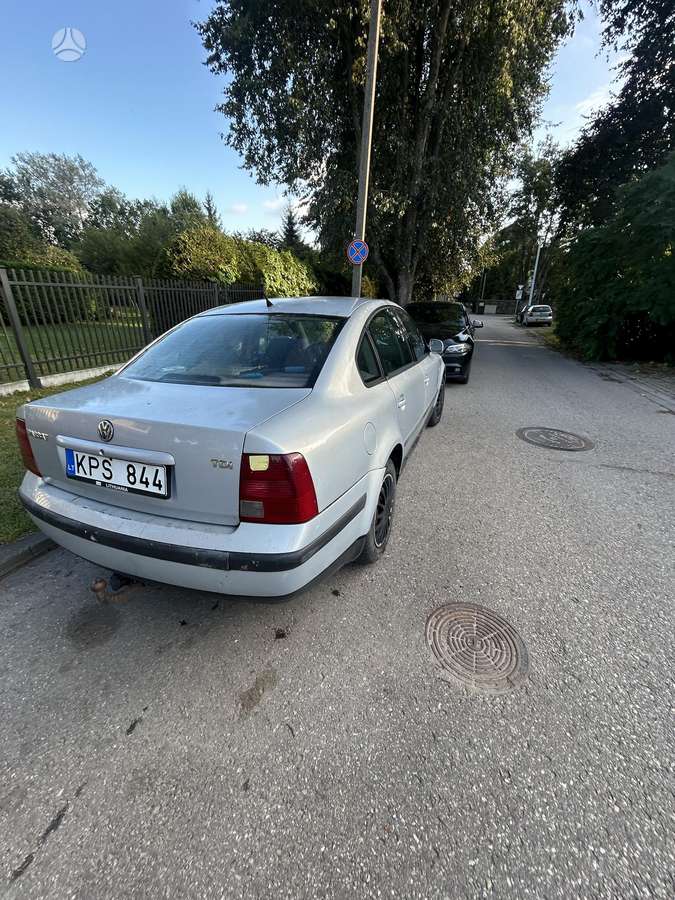 Volkswagen Passat, Седан