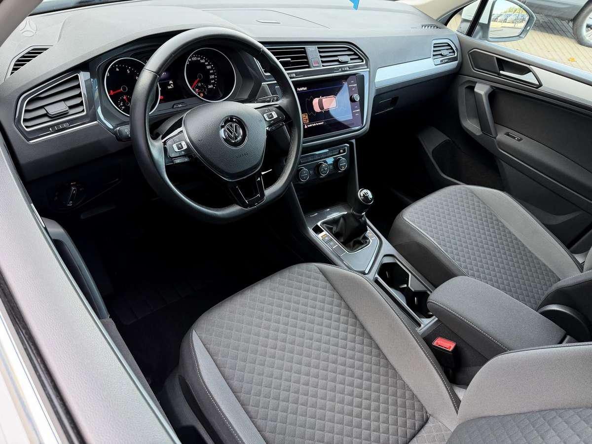Volkswagen Tiguan - 5