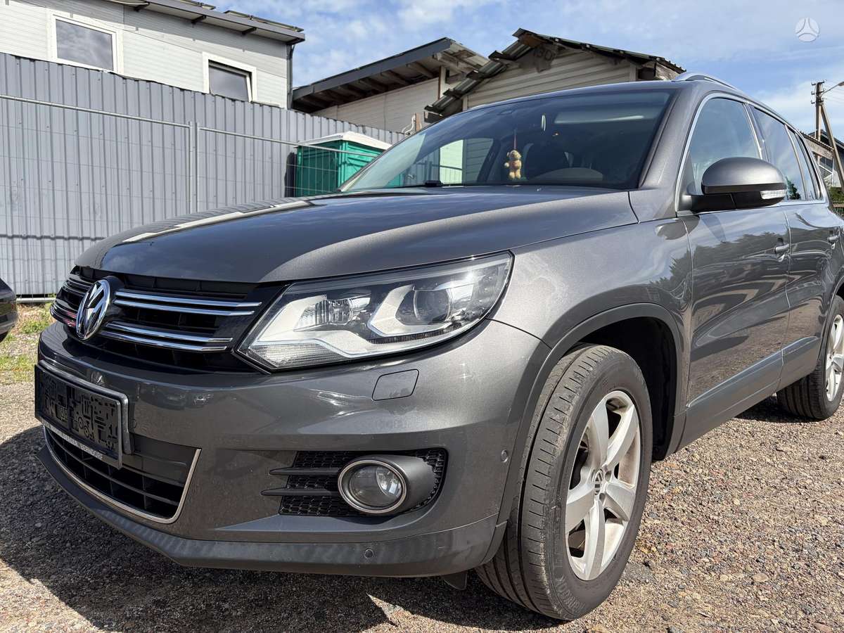 Volkswagen Tiguan - 1