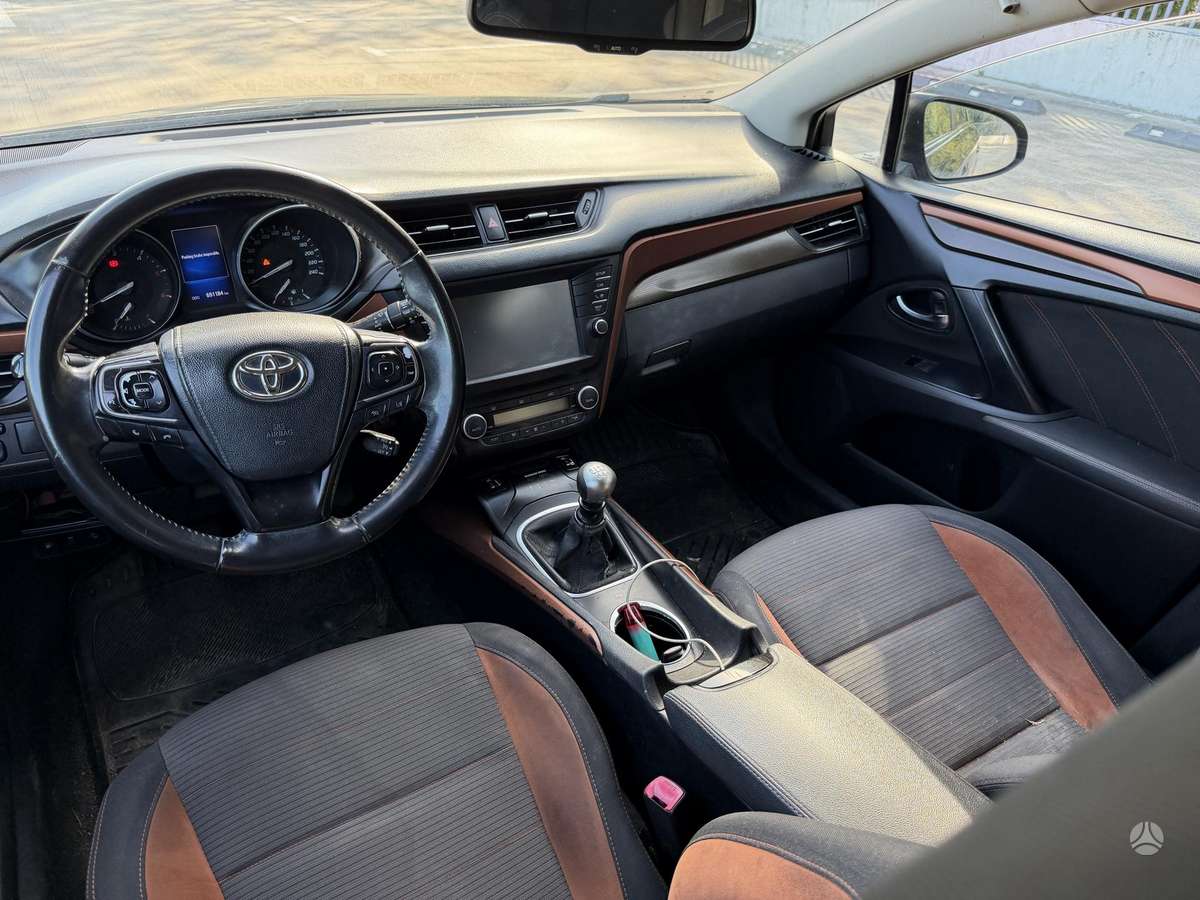 Toyota Avensis - 7
