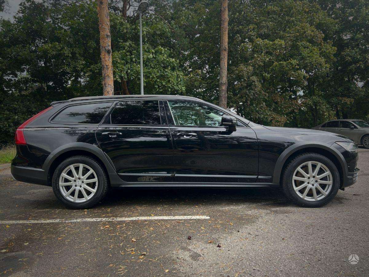 Volvo V90 Cross Country - 1