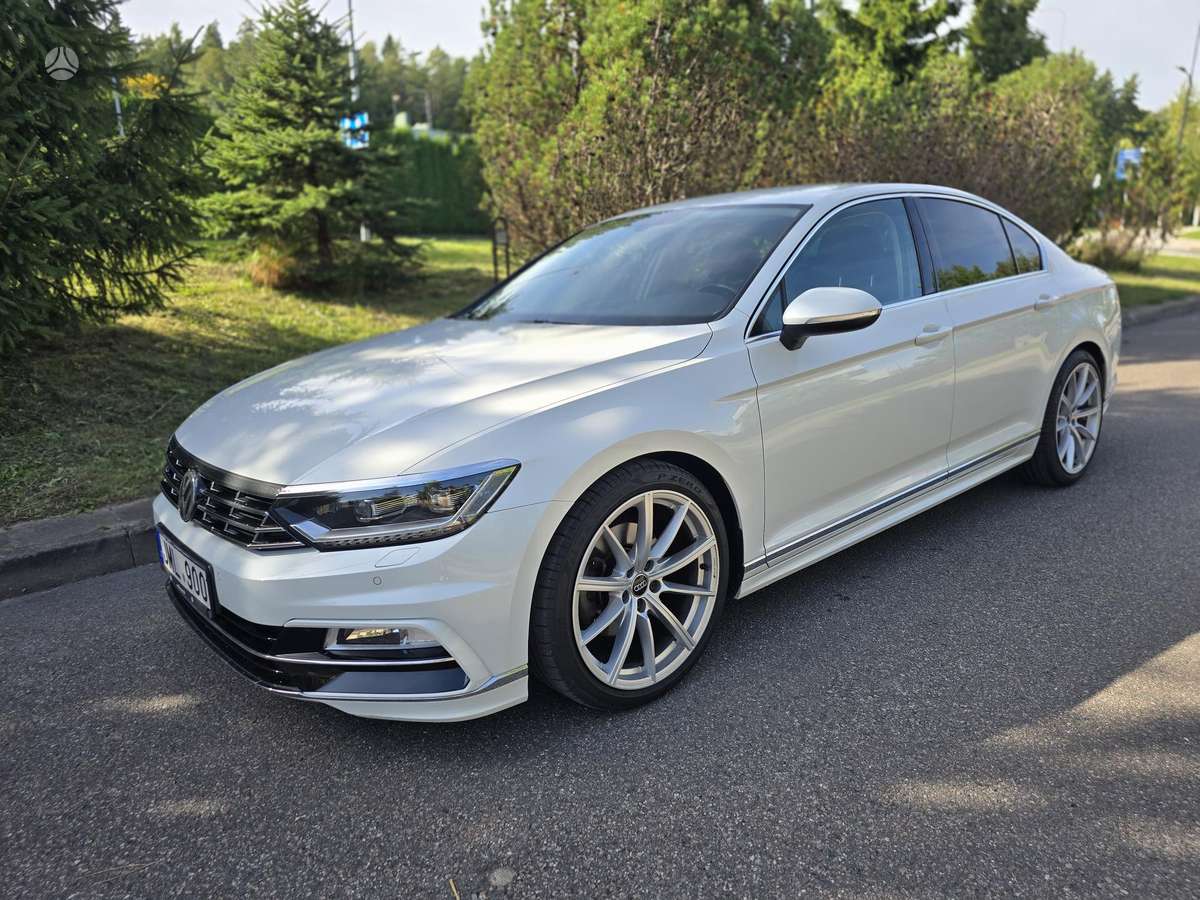 Volkswagen Passat - 1