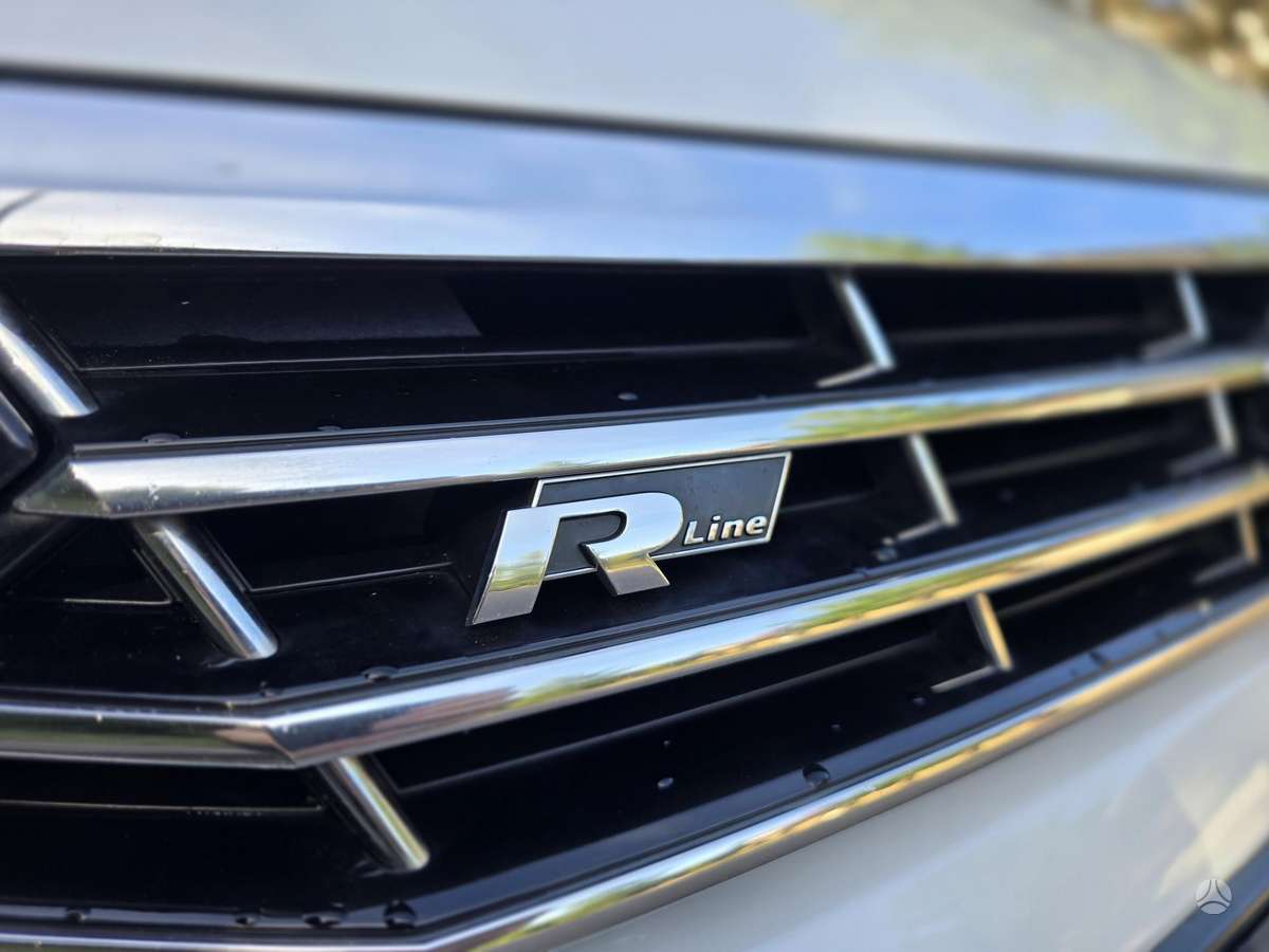 Volkswagen Passat - 11