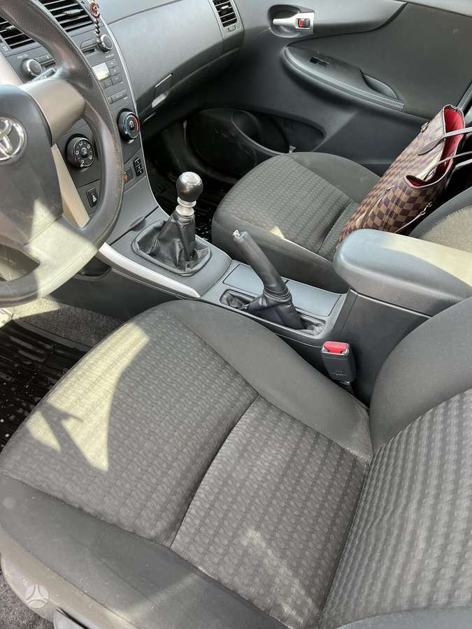 Toyota Corolla - 10