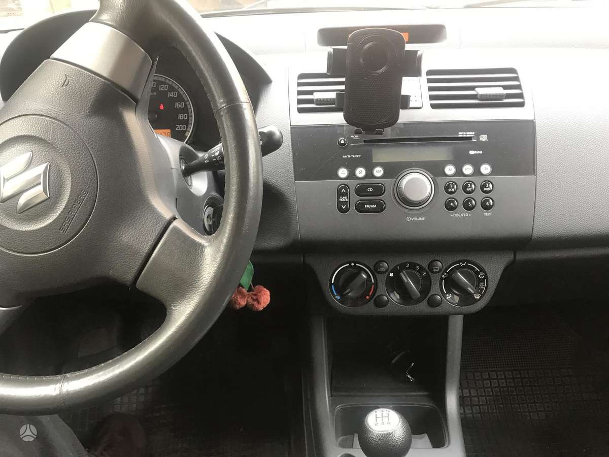 Suzuki Swift, 1.3 l., Хэтчбек