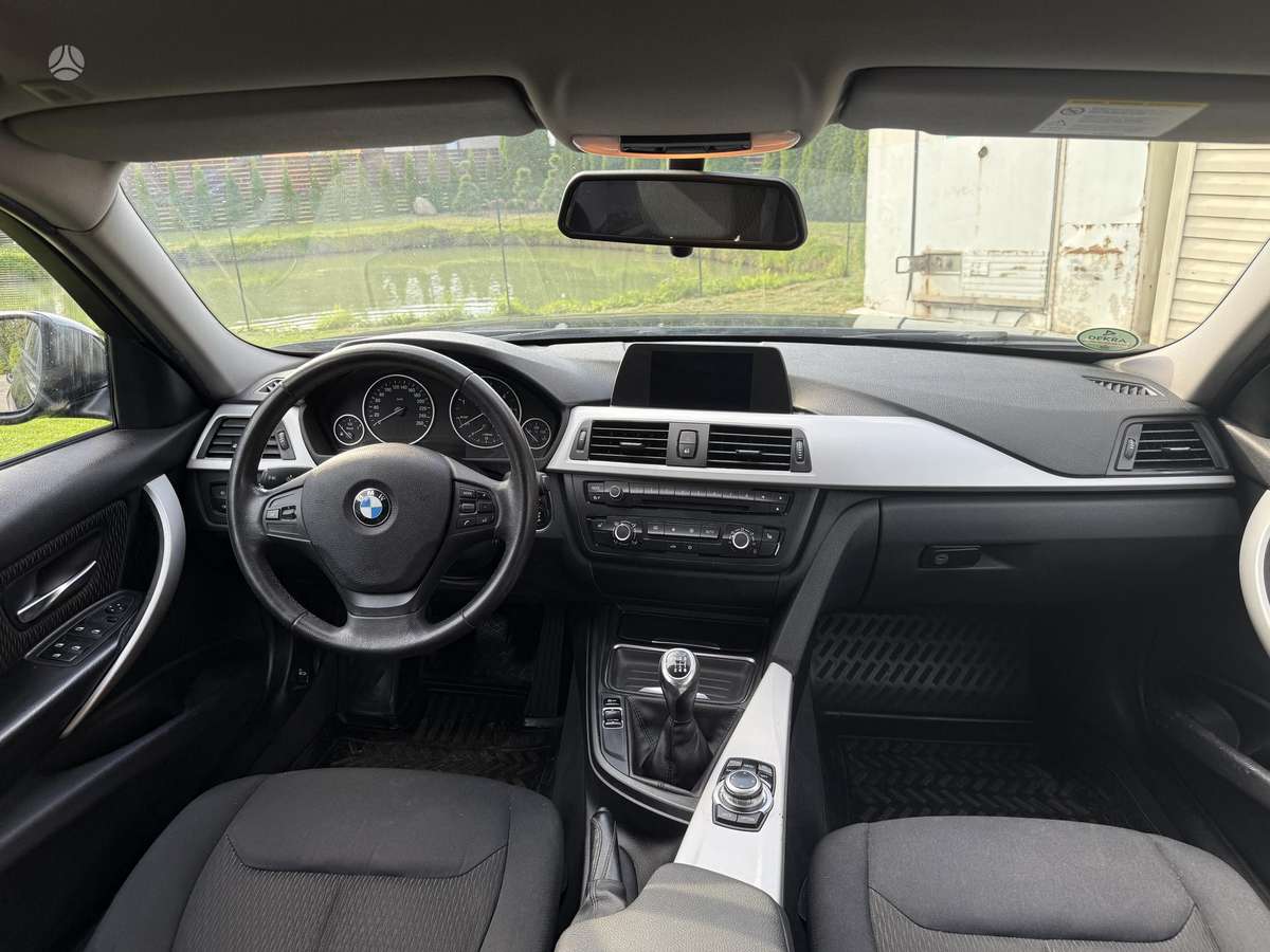 BMW 320, 2.0 l., saloon / sedan