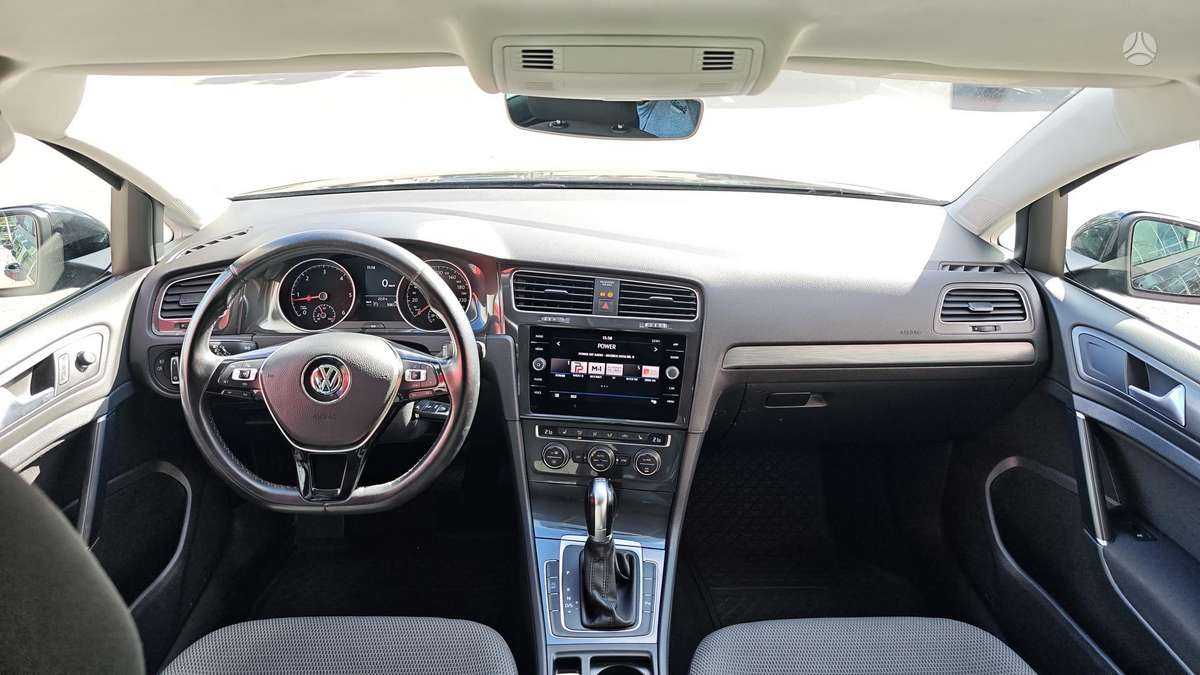 Volkswagen Golf - 11
