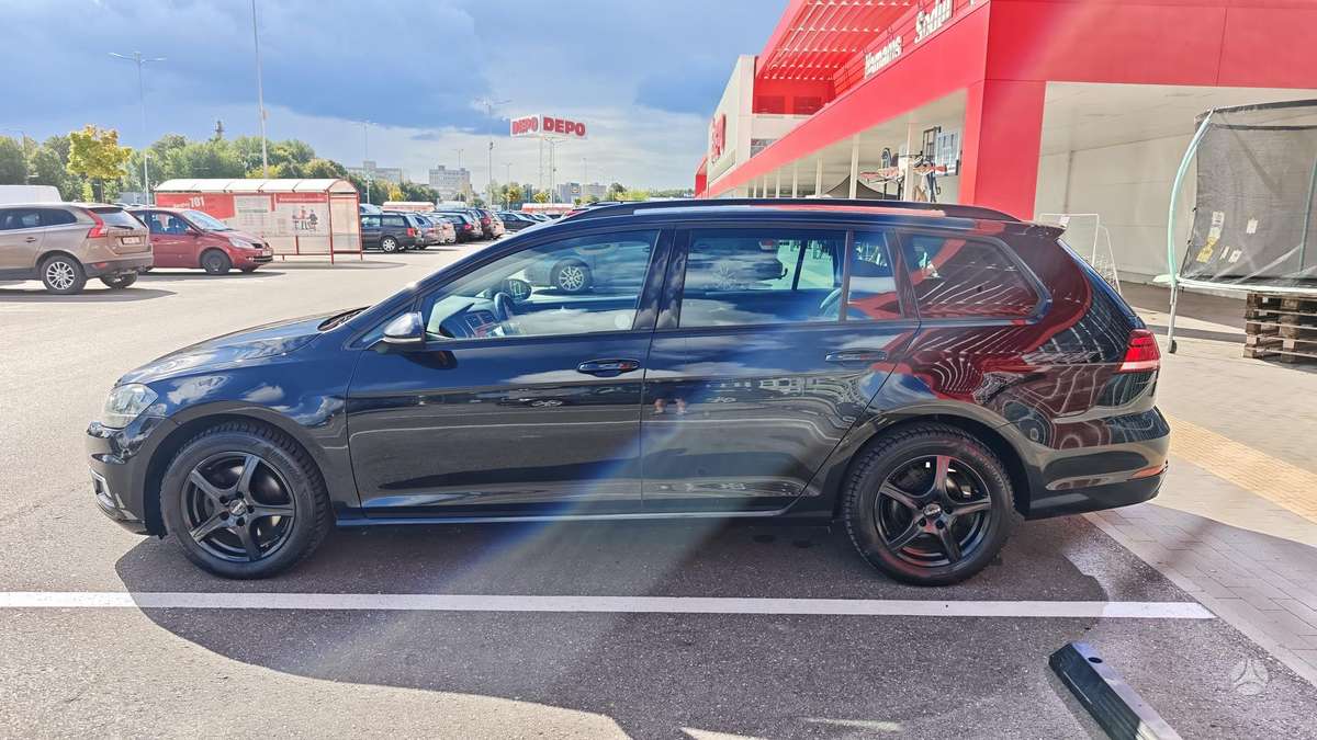 Volkswagen Golf - 8