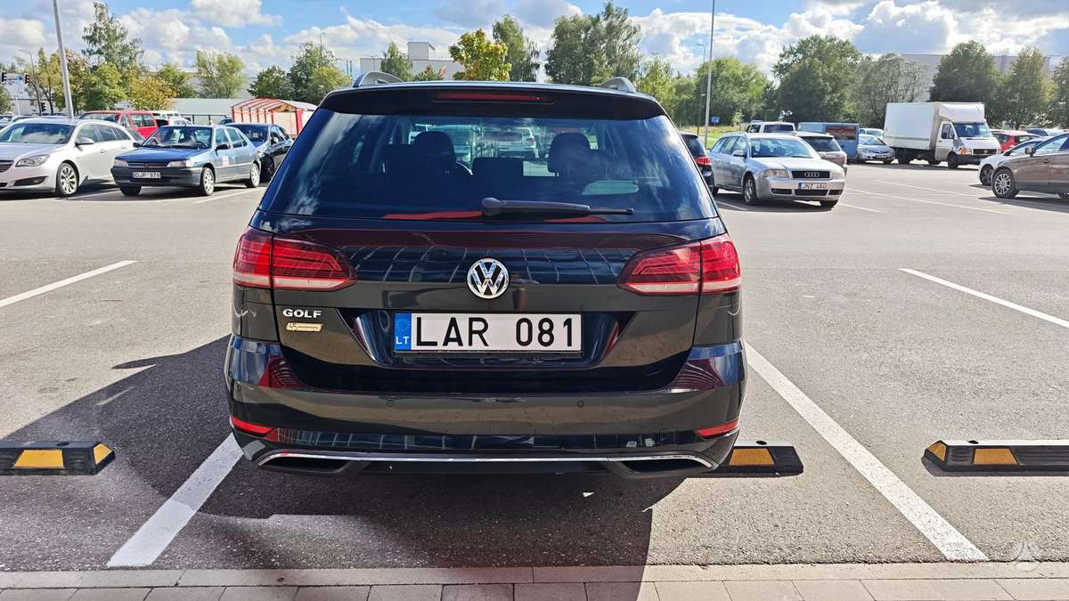 Volkswagen Golf - 6