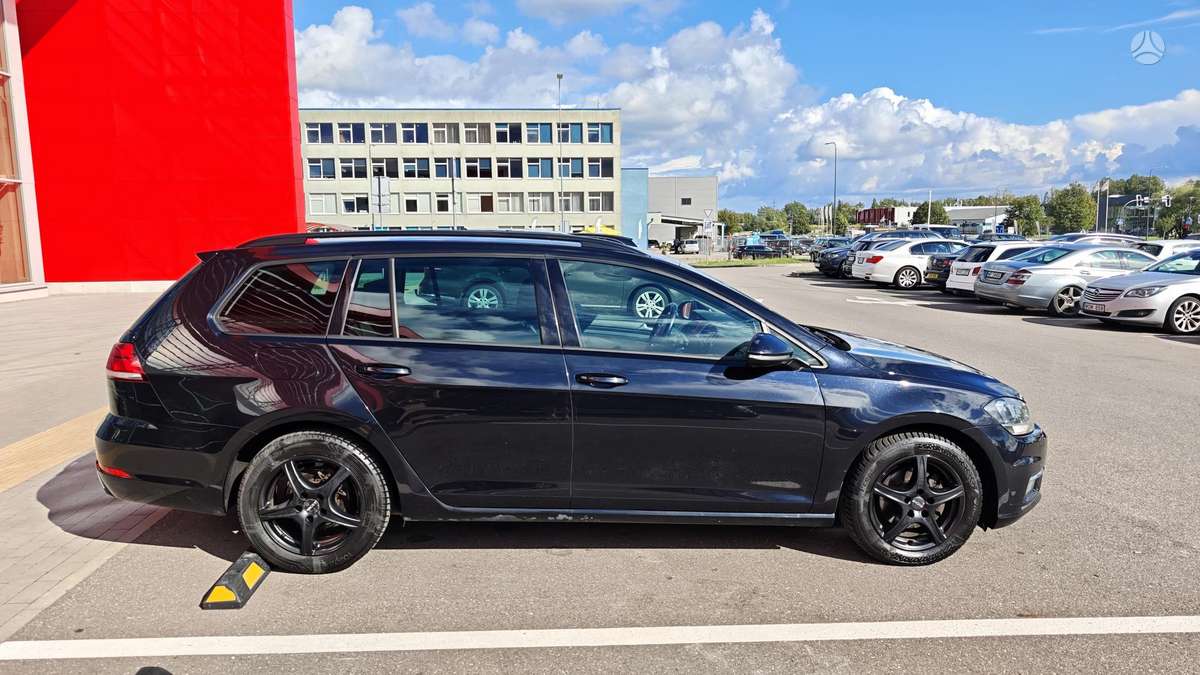 Volkswagen Golf - 5