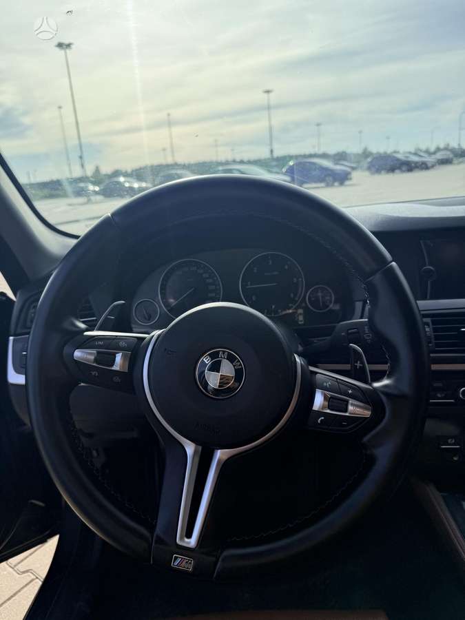 BMW 520, 2.0 l., saloon / sedan