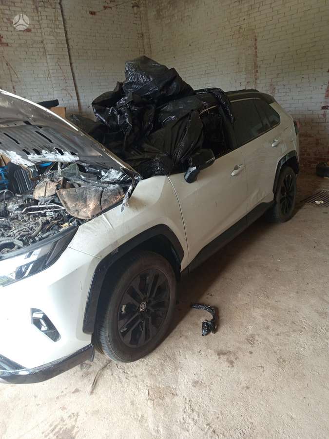 Toyota RAV4 kėbulo dalys