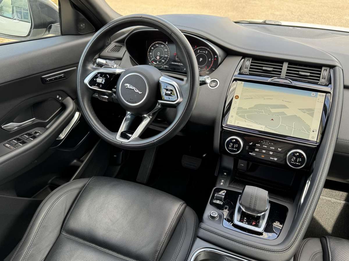 Jaguar E-Pace, 2.0 l., off-road / crossover