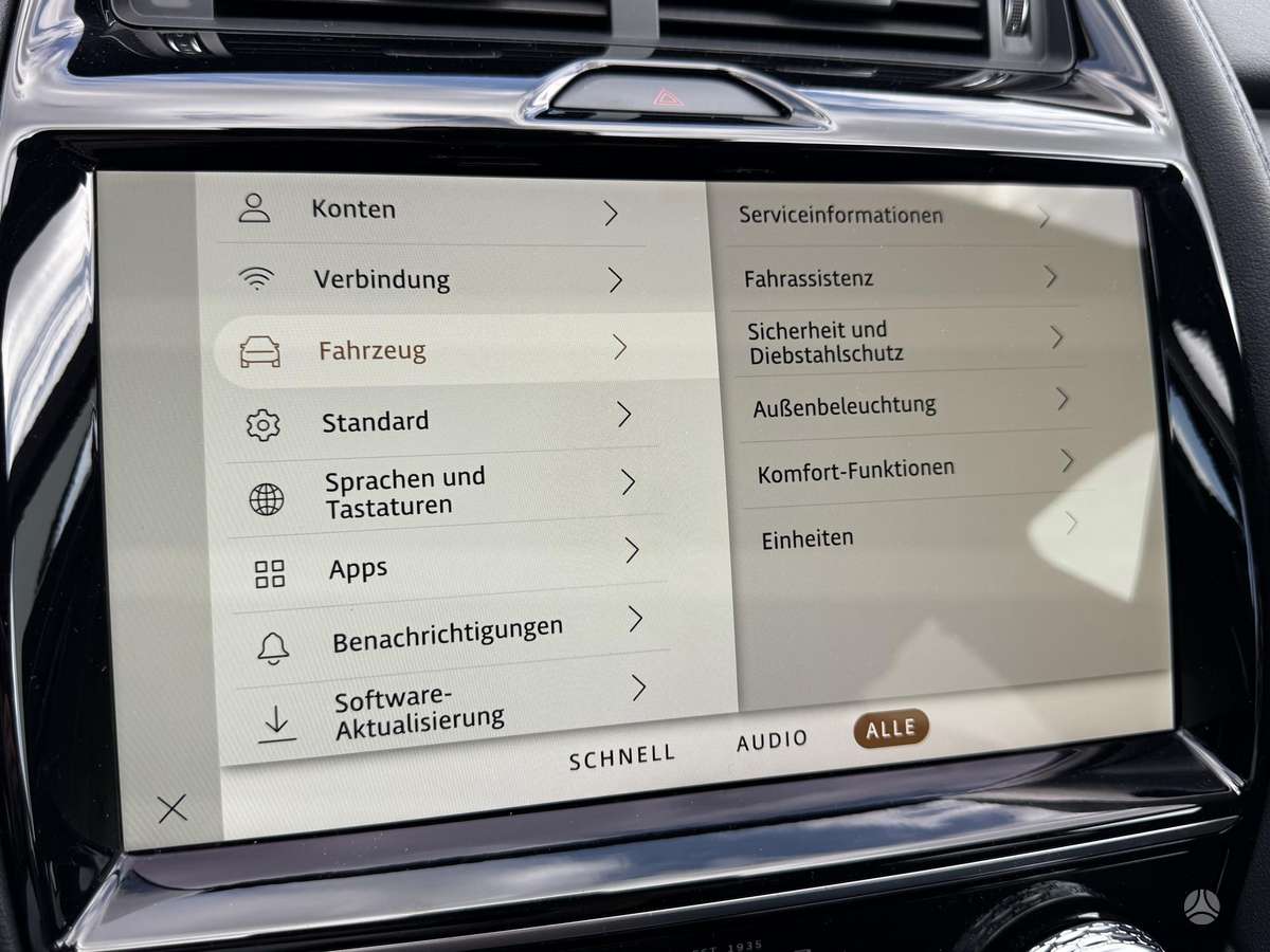 Jaguar E-Pace, 2.0 l., visureigis / krosoveris