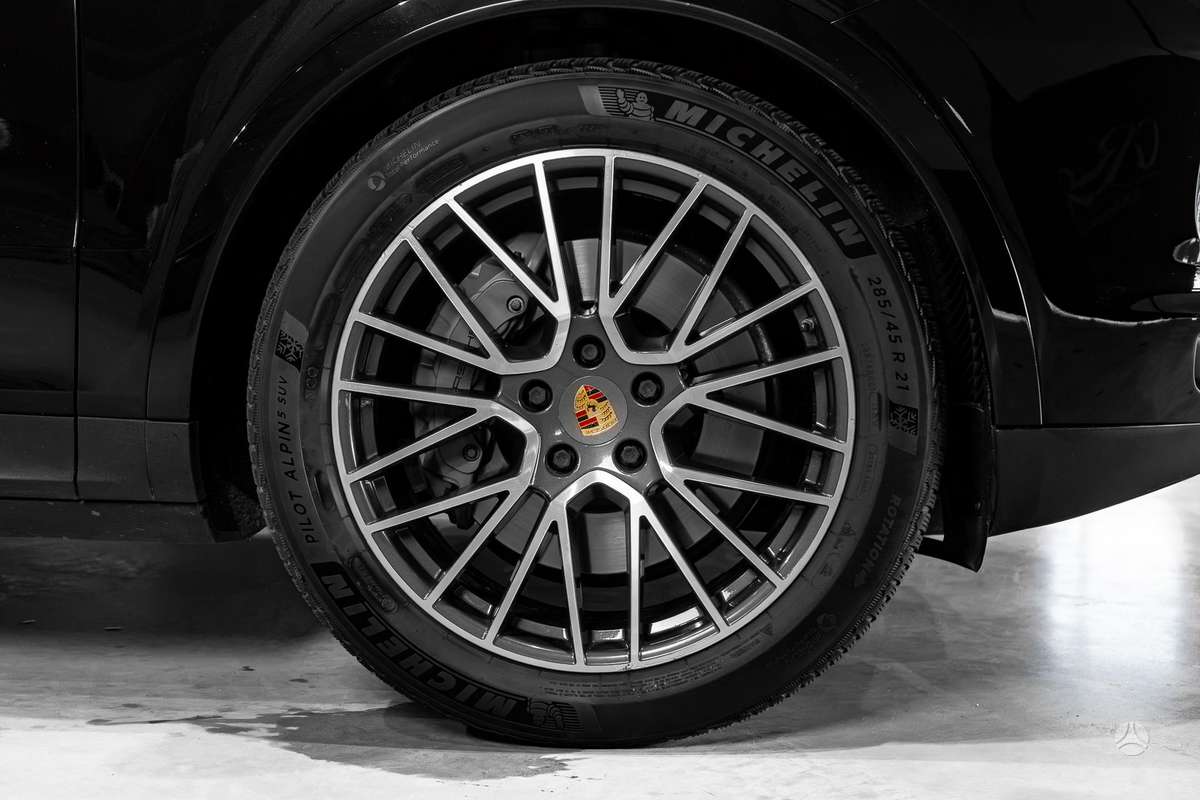 Porsche Cayenne, 2.9 l., off-road / crossover