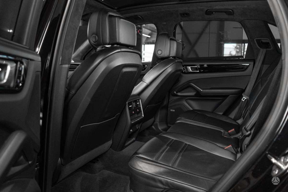 Porsche Cayenne, 2.9 l., off-road / crossover