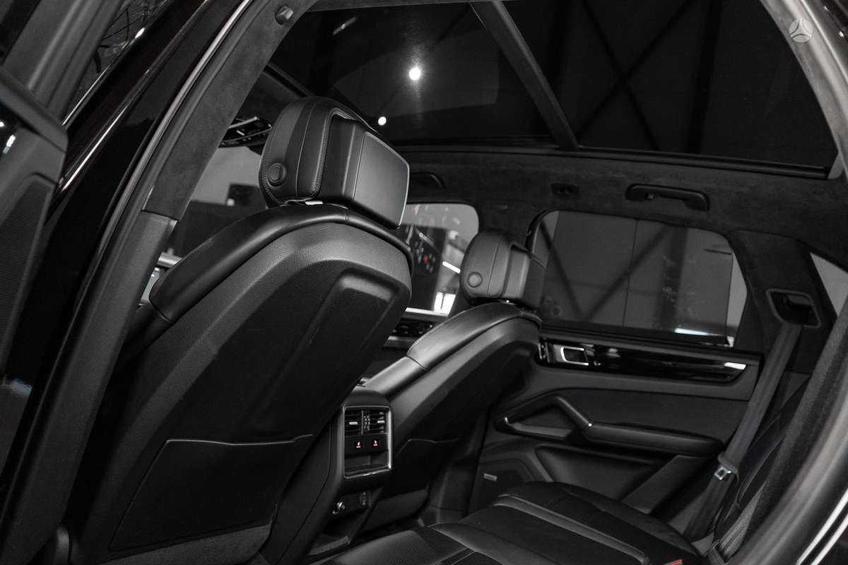 Porsche Cayenne, 2.9 l., off-road / crossover