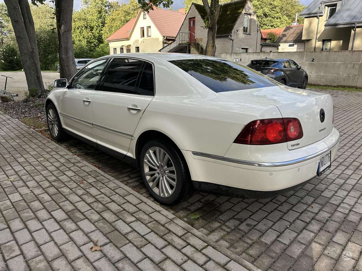 Volkswagen Phaeton - 8