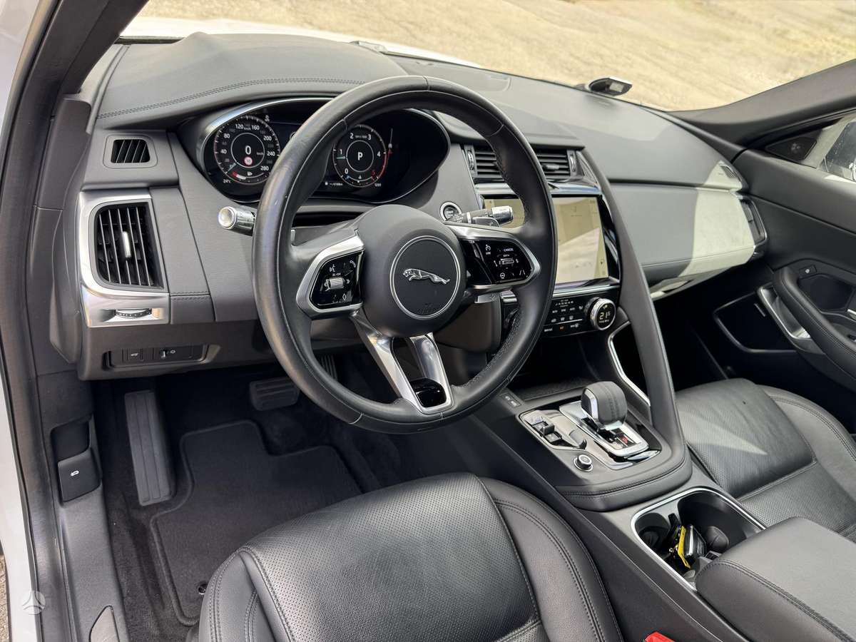 Jaguar E-Pace, 2.0 l., off-road / crossover