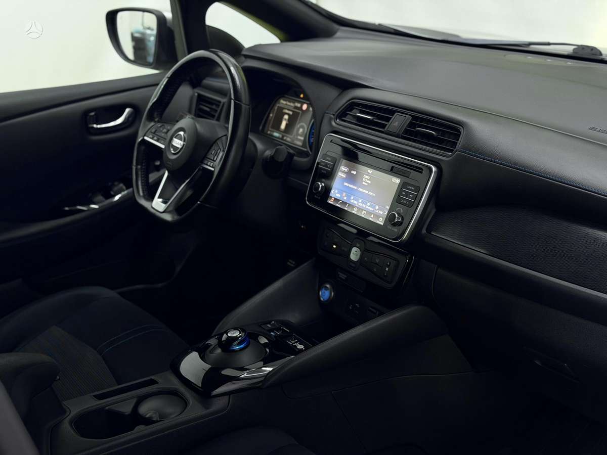Nissan Leaf, 40 кВт·ч, Хэтчбек