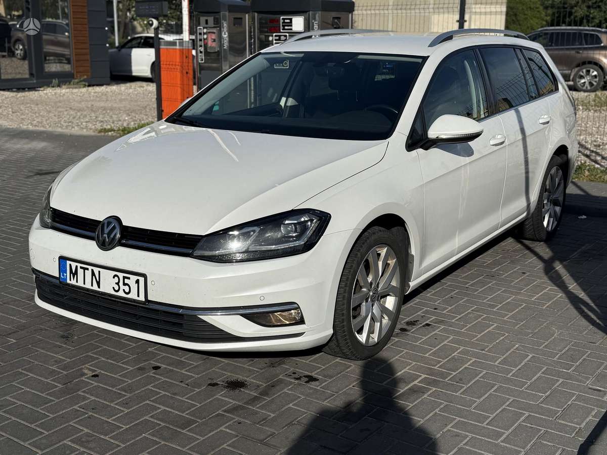 Volkswagen Golf - 1