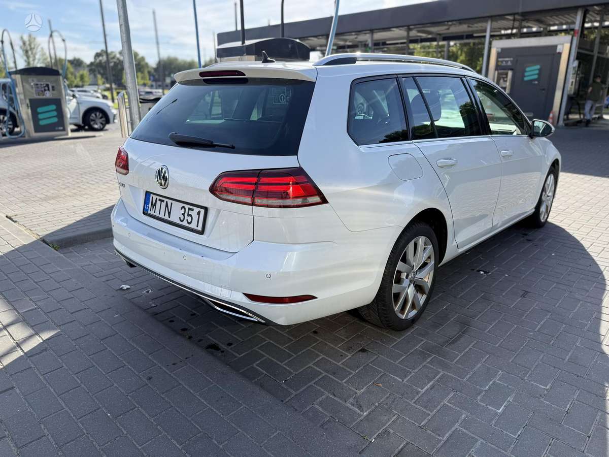 Volkswagen Golf - 6