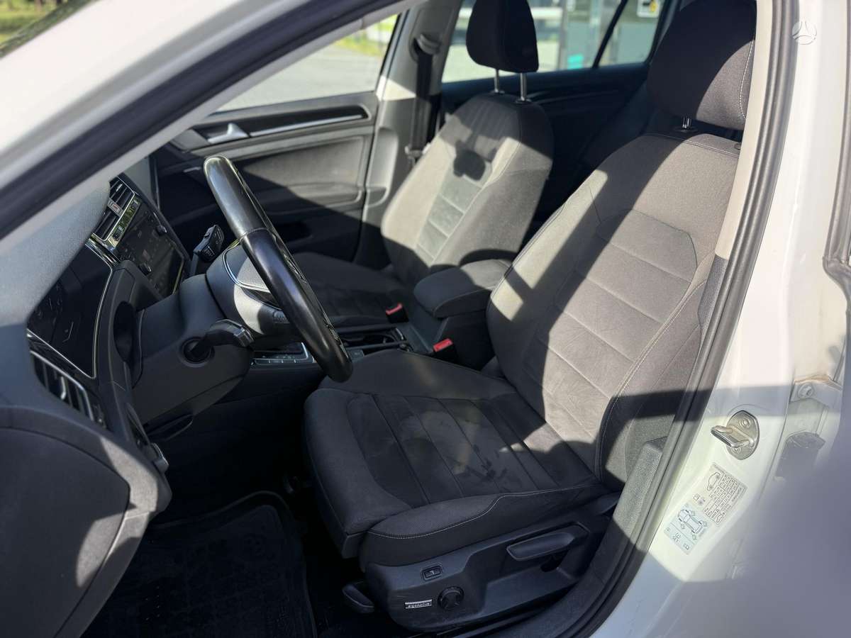 Volkswagen Golf - 9