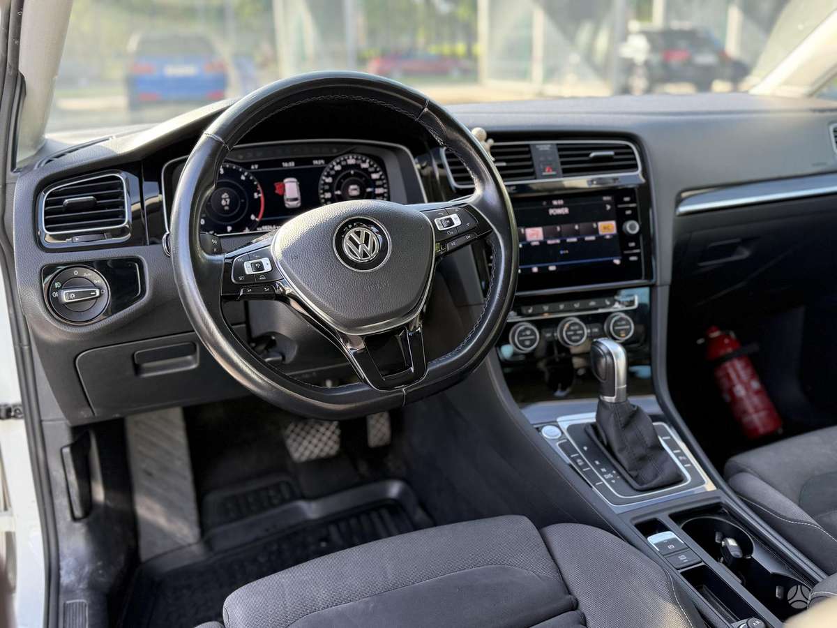 Volkswagen Golf - 10