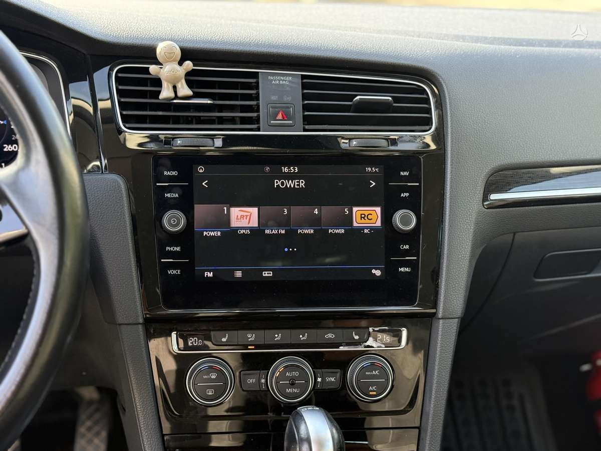 Volkswagen Golf - 11
