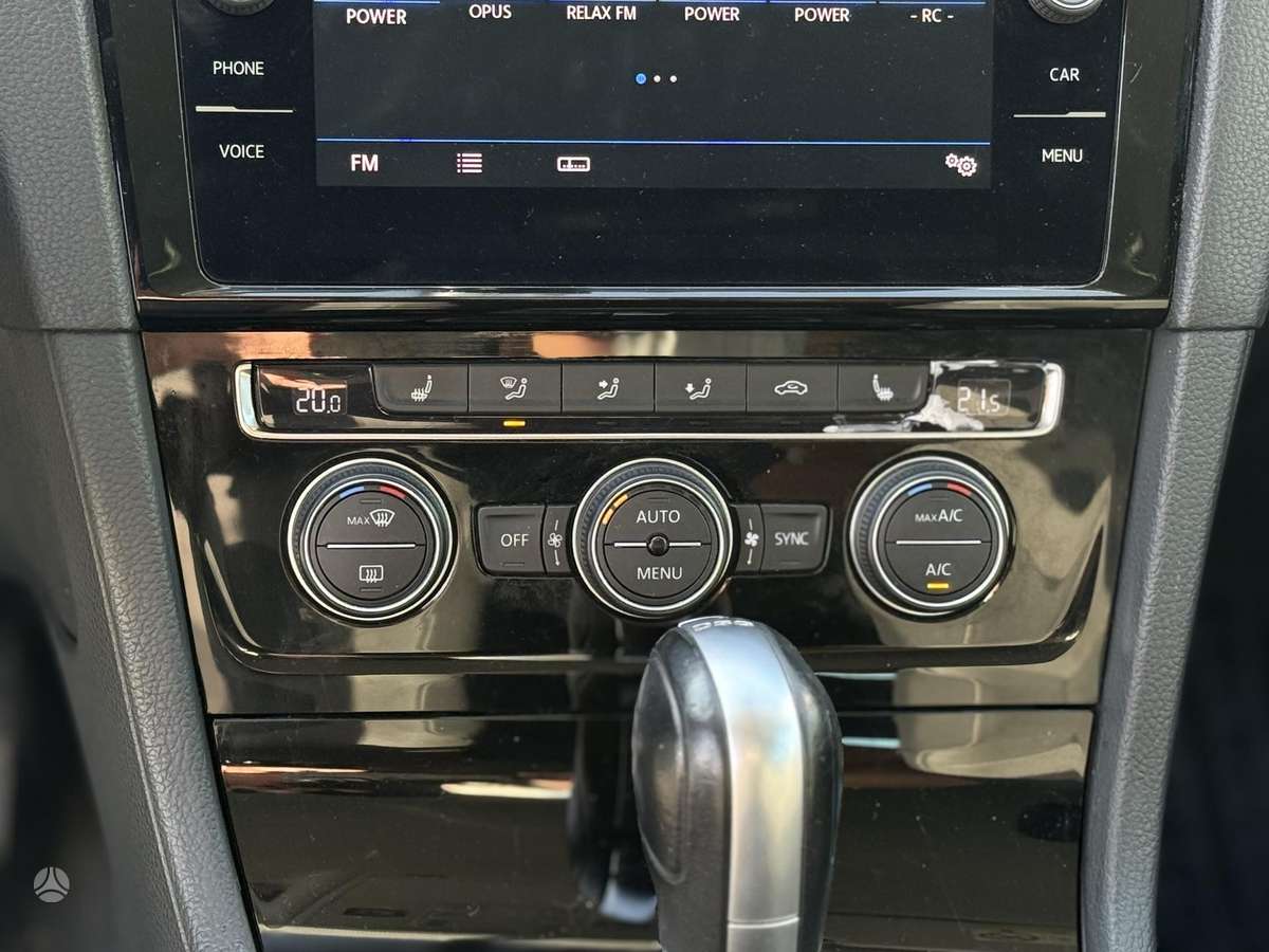 Volkswagen Golf - 12