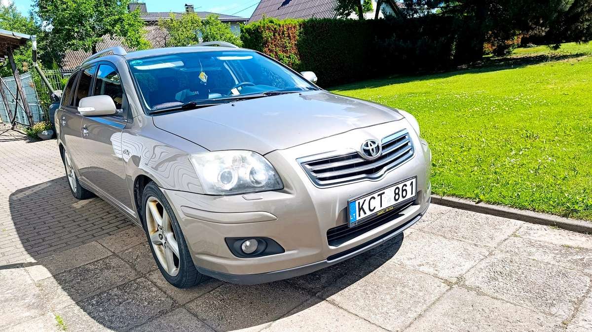 Toyota Avensis - 1