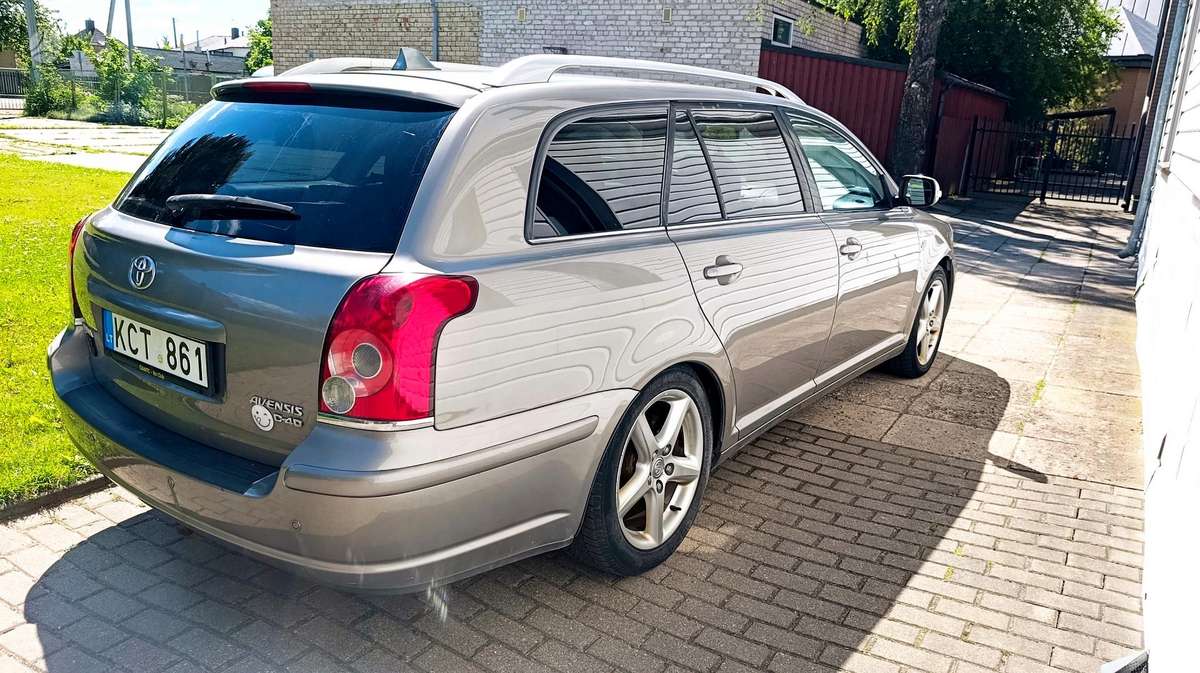 Toyota Avensis - 2